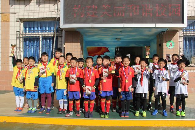 西媒曝巴萨与弗里克签约2年 周一签约+官宣